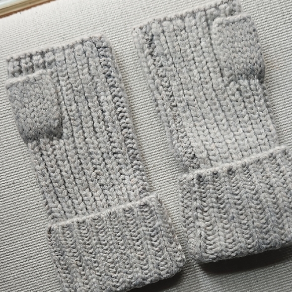 UGG FINGERLESS GLOVE - Picture 9 of 13